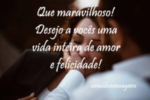 casal-se-acariciando